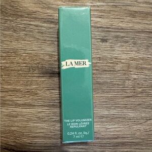 La Mer Lip Volumizer in Seafoam Green